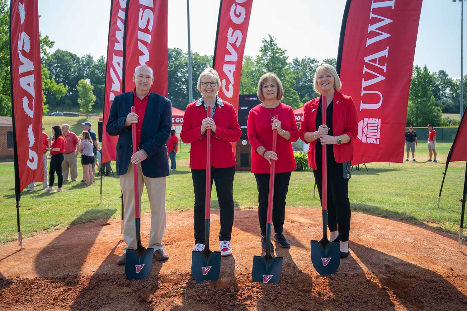 Lewey Lee, Chancellor Henry, Rhonda Perkins, Valerie Lawson with shovels