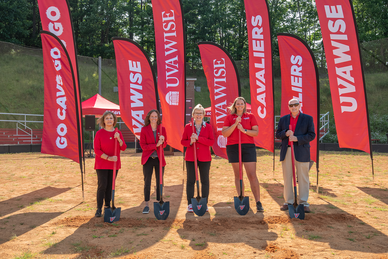 Rhonda Perkins, Kendall Rainey, Chancellor Henry, Karen Bitter, Lewey Lee with shovels