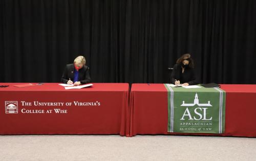 Chancellor Henry and ASL Leadership Sign a 3-plus-3 agreement.