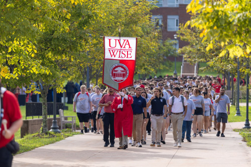 Students walking across campus to Convocation
