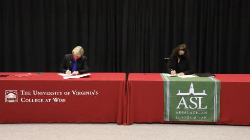Chancellor Henry and ASL Leadership Sign a 3-plus-3 agreement.